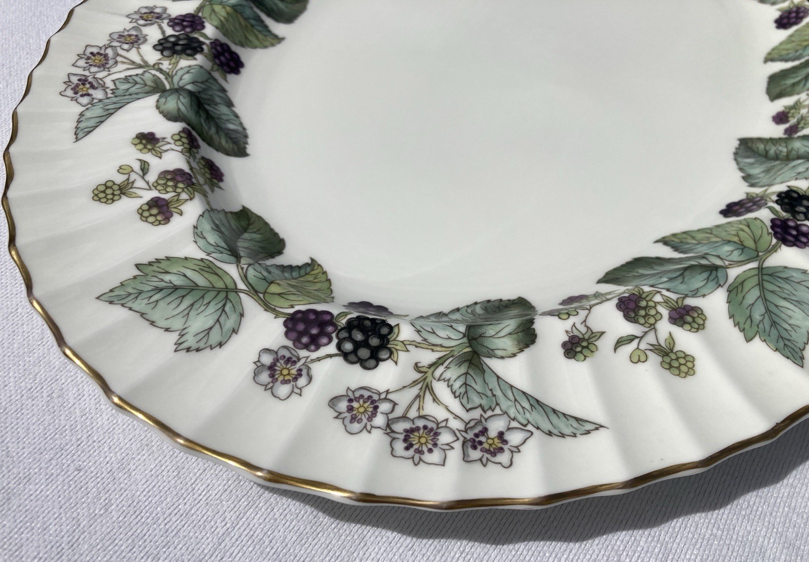 Royal Worcester Lavinia 15.5” Oval Platter Ivory England Blackberry