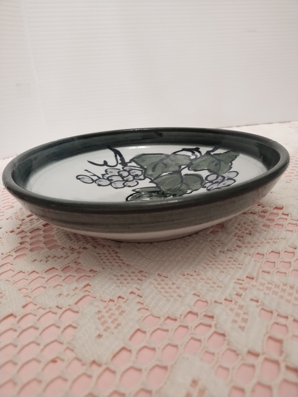 Grapes On Vine Bowl Green Edge 8 In W x 2 In T Hand Painted Stoneware Signed