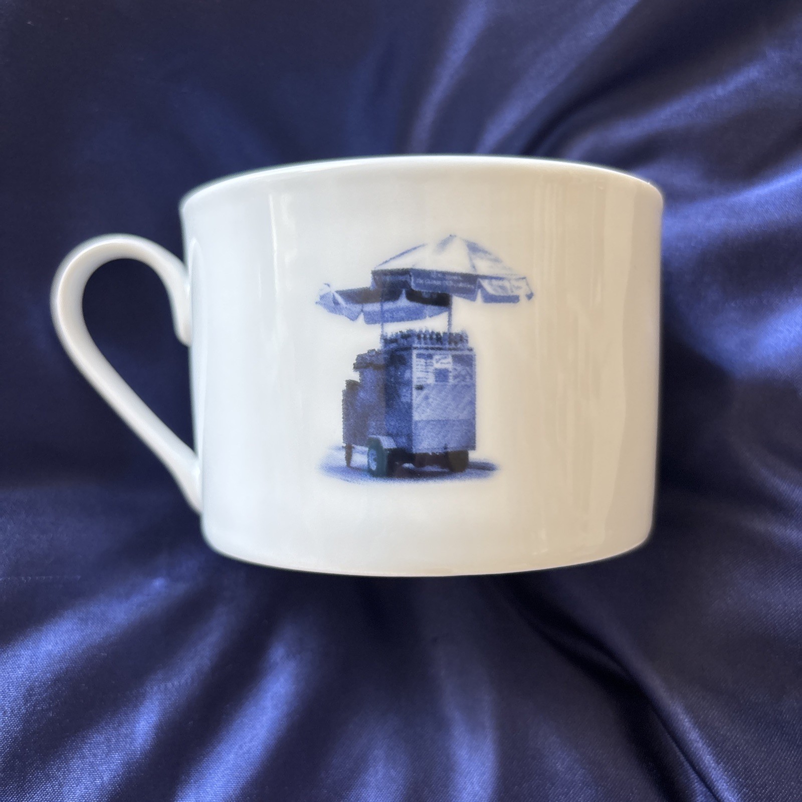 VTG Lovegrove & Repucci New York Delft Flat Cup Blue Graffiti White Porcelain 03