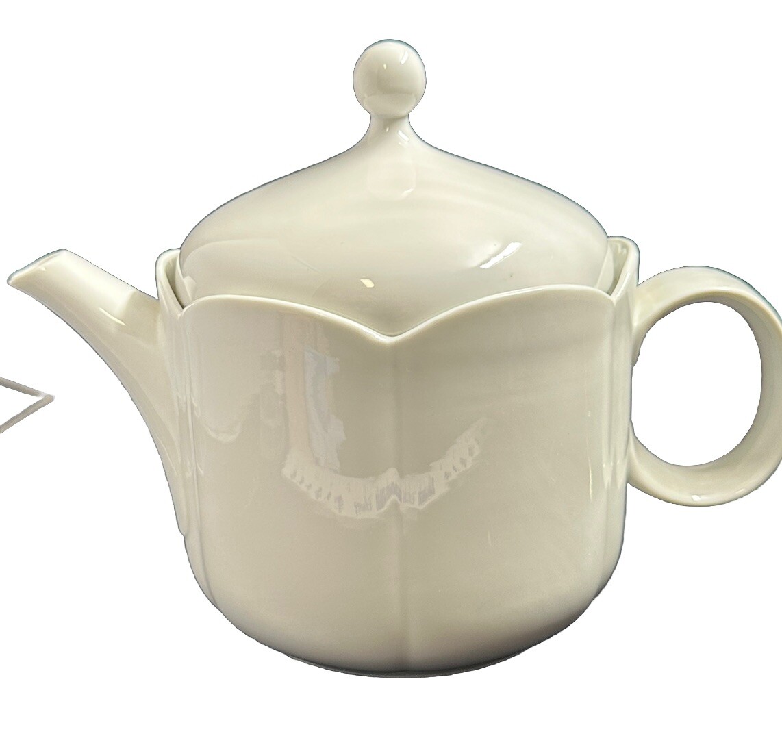 Tirschenreuth Fleur White Fine China Scroll Teapot Germany 6.5”