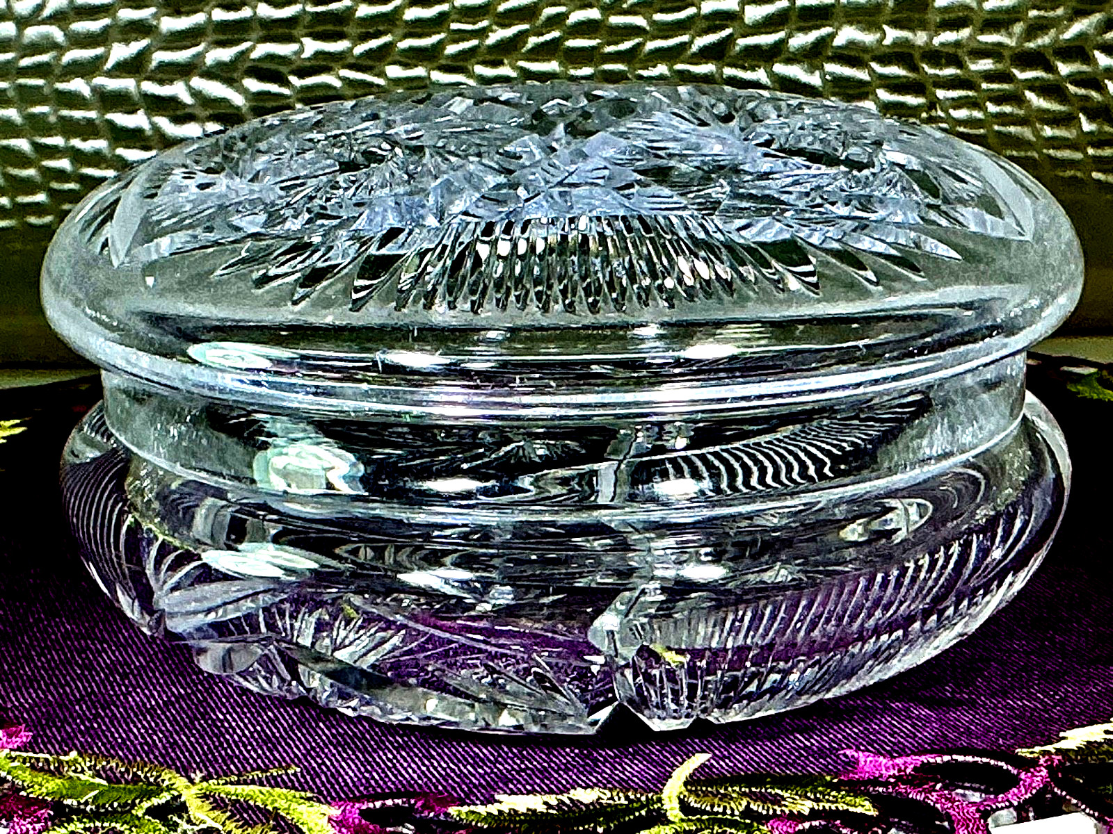 American Brilliant Cut Glass Crystal Large Covered Vanity Dresser Box & Lid.