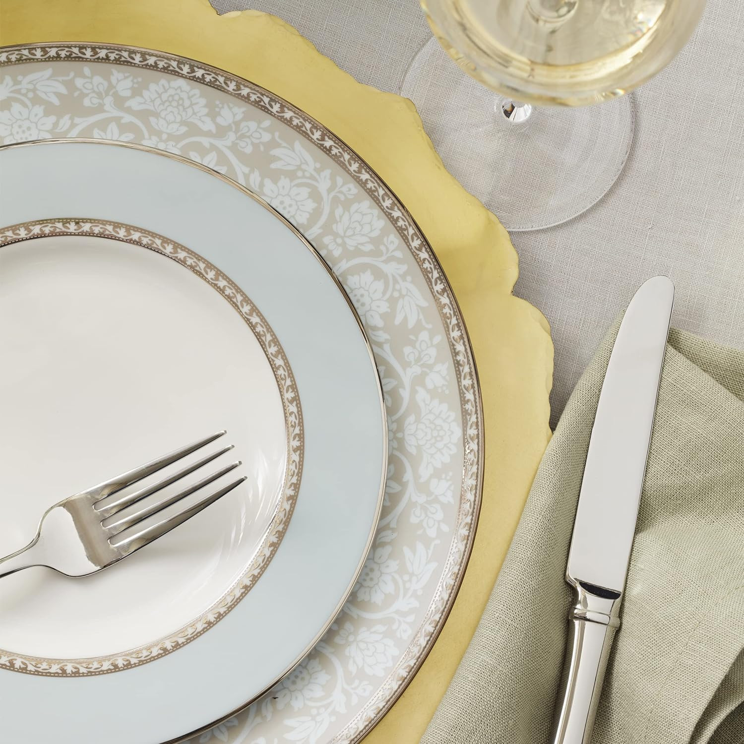 Westmore 5-Piece White Dinnerware Set for Elegant Dining Experience