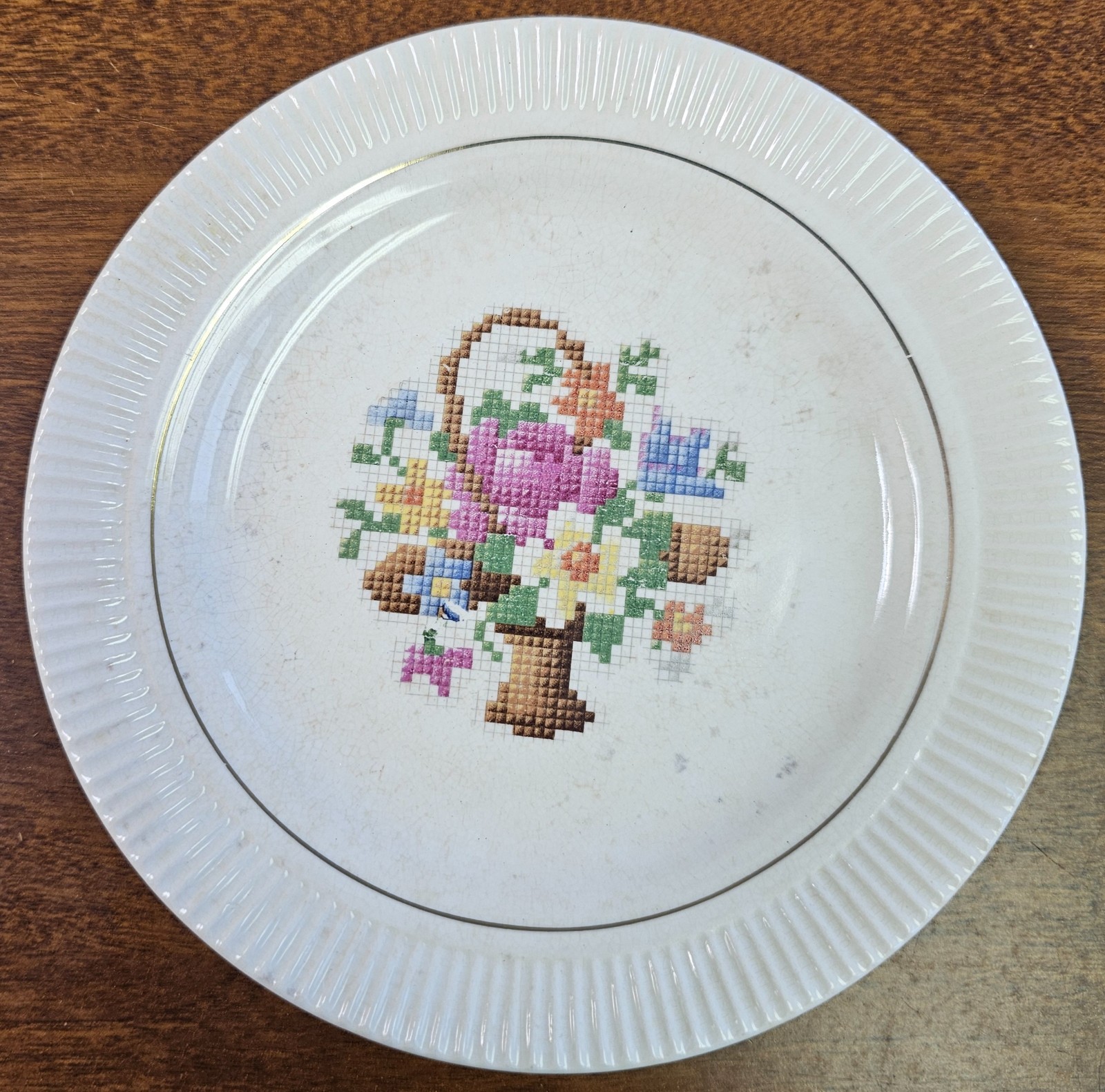 Victory By Salem China 23 Karat gold Made In USA Basket Pp 60163-gv