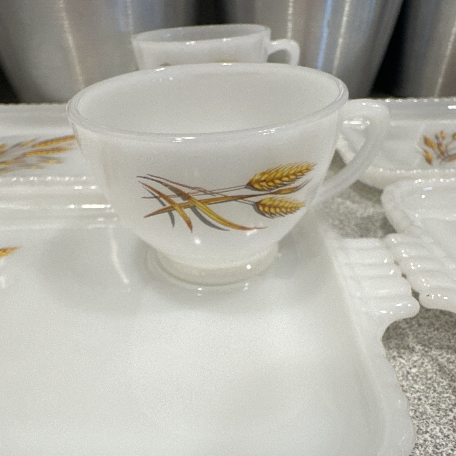 Vintage SNACK SET Golden Wheat Milk Glass 4 cups & 4 serving trays 1950s Y0222