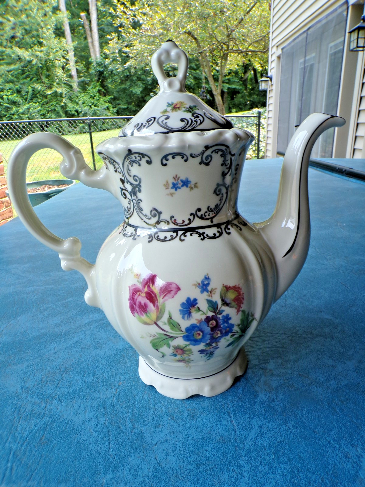 Mitterteich Bavaria Large Tea Pot – excellent condition 10.25″ tall FLORAL