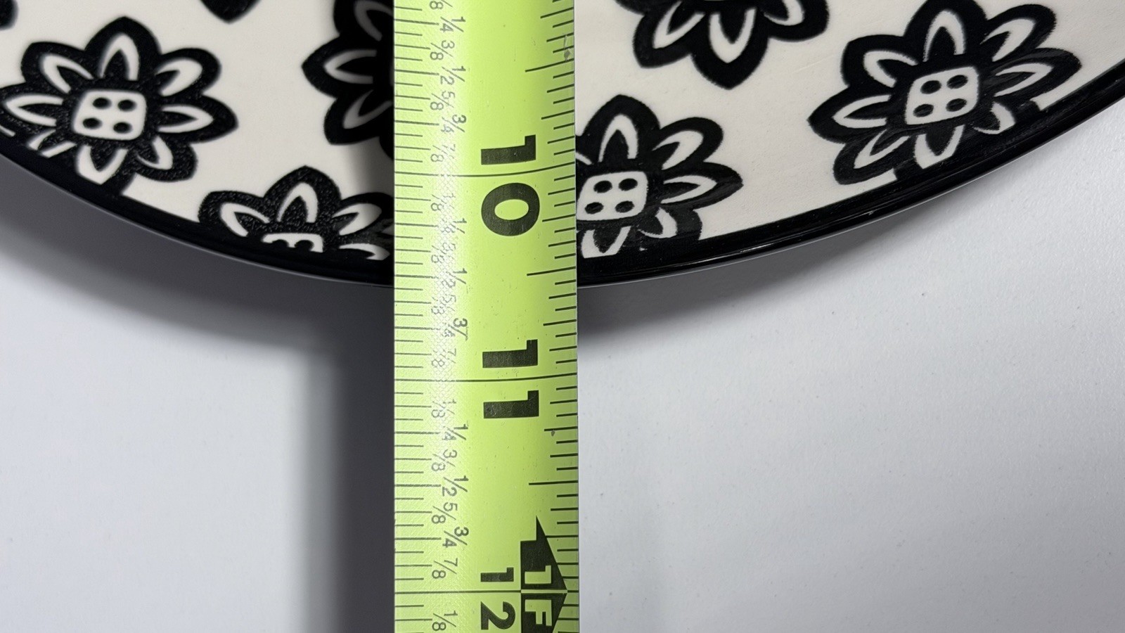 Set of 4 Certified International Black White Floral Dinner Plates 10.5”