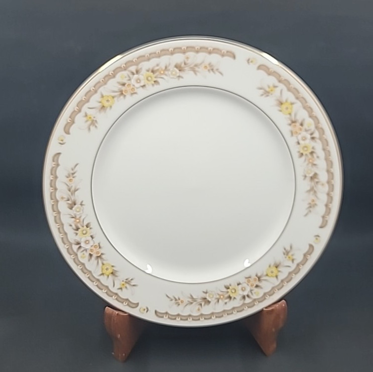Four Piece Setting EKCO International Golden Autumn Fine China Japan Vintage