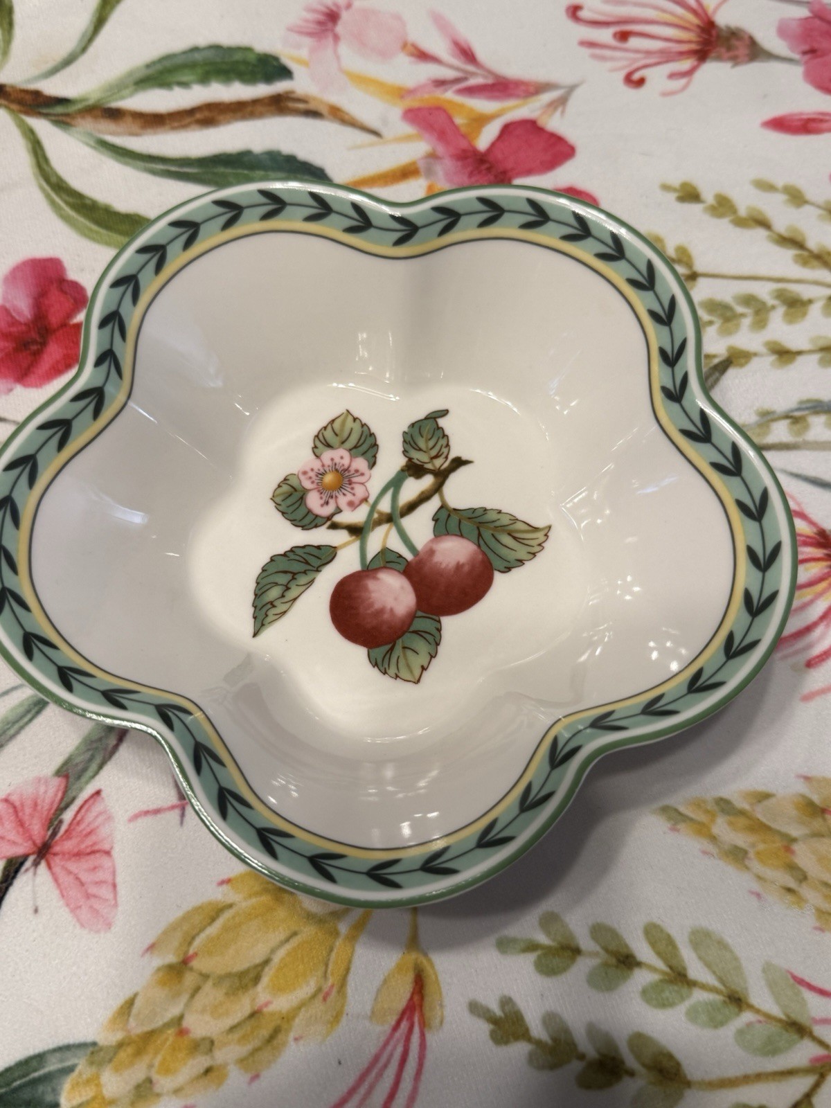 Villeroy & Boch French Garden Cherry Serving Bowl 6″ Candy Nuts Fruit Scalloped