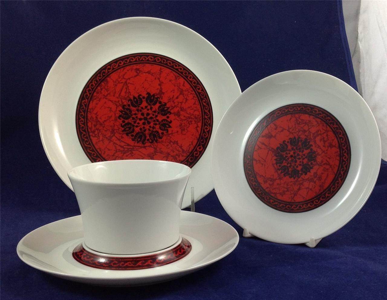 Block Flamenco 4 Piece Place Setting Black on Red Design