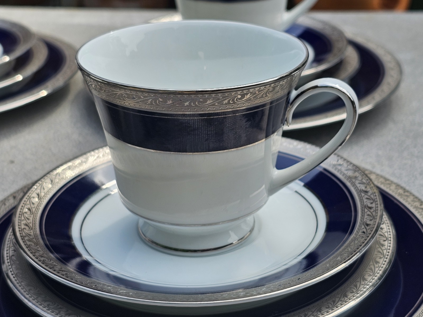 Noritake Legendary 16 Piece 4 Cups 12 Saucer Crestwood Cobalt Platinum No Box