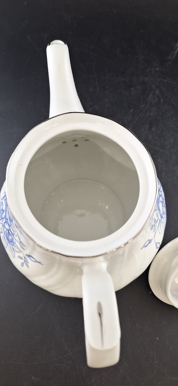 LYNNS Fine China White & Blue Roses Teapot Fluted Rim Platinum Trim Stylized 6″h
