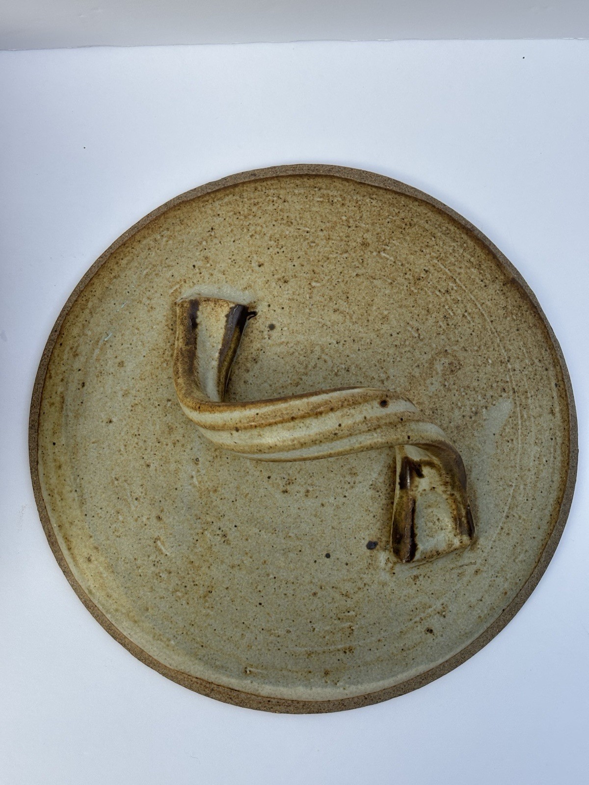 Round Stoneware Covered Casserole Dish Beige Brown Speckled Pottery Glaze