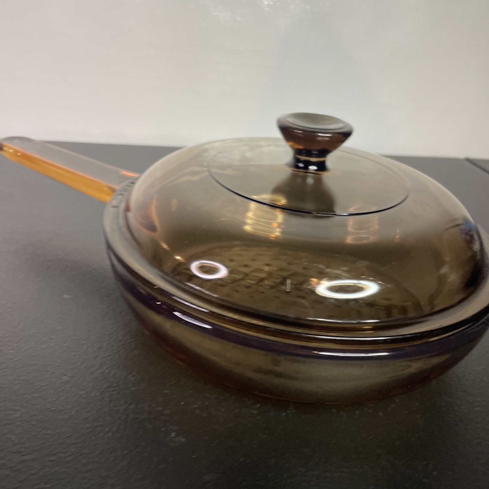 Vintage Vision Corning France Amber Glass 7″ Waffle Skillet w/ Pyrex Lid V-1.5-C