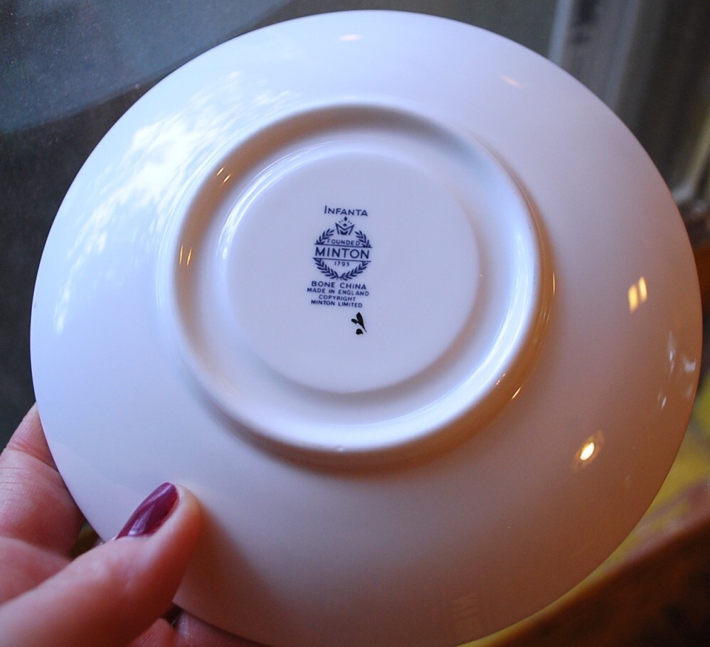 Set 4 MINTON Bone China INFANTA S744 Footed Cups & Saucers ENGLAND Blue & White