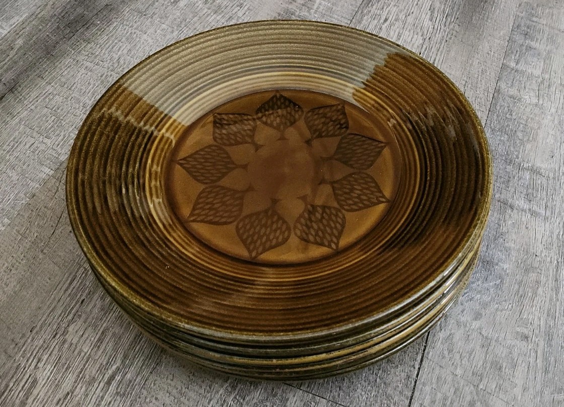 Set Of 6 Old Gold Harmony House 10.25″ Dinner Plates MCM Vintage Glossy