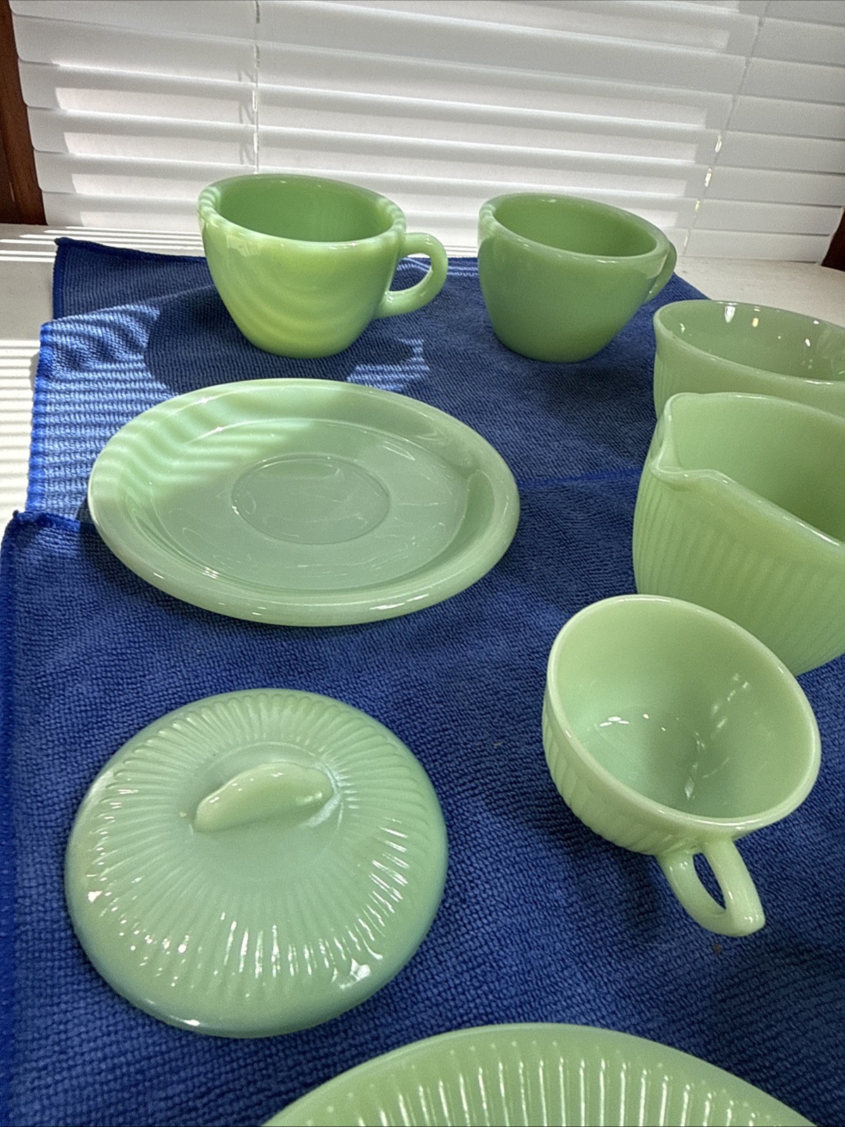 Mixed Lot Of 17 Vintage Fire King Jadeite Ware Pieces