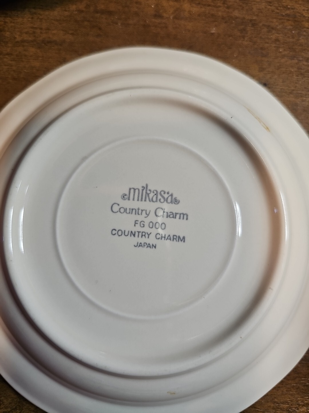Mikasa Country Charm Berry Vale 4 cups FG001 & 4 saucers FG000