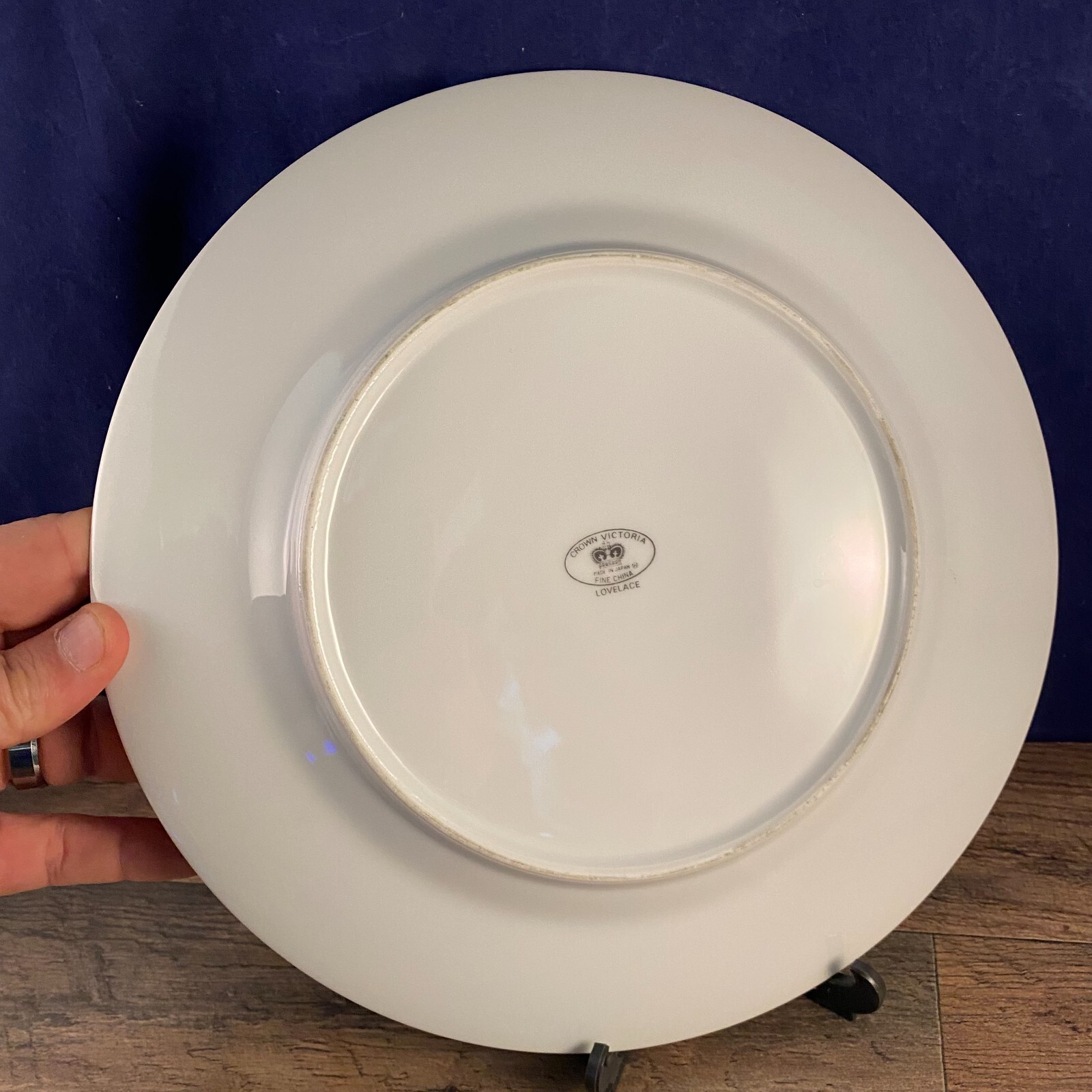 10.25″Dia Dinner Plate Crown Victoria Lovelace Pattern