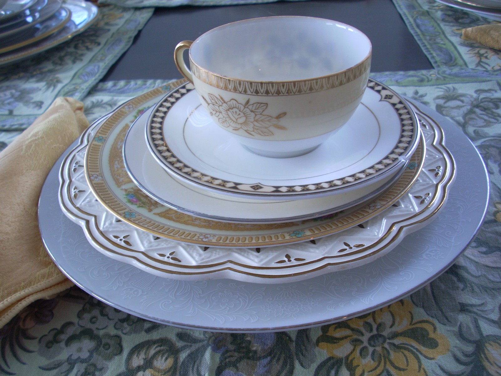 4 Mismatched Place Settings Gold Floral 24 Pc w/napkins placemats Shower Wedding