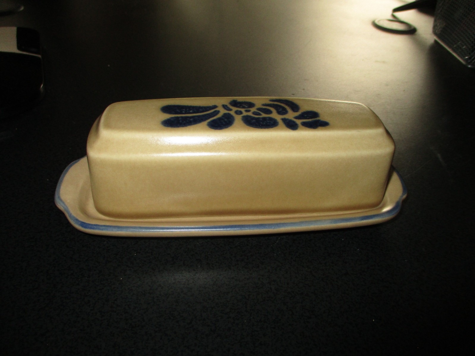 Pfaltzgraff Vintage Folk Art Butter Dish #028 with Lid Stoneware Tan & Blue USA