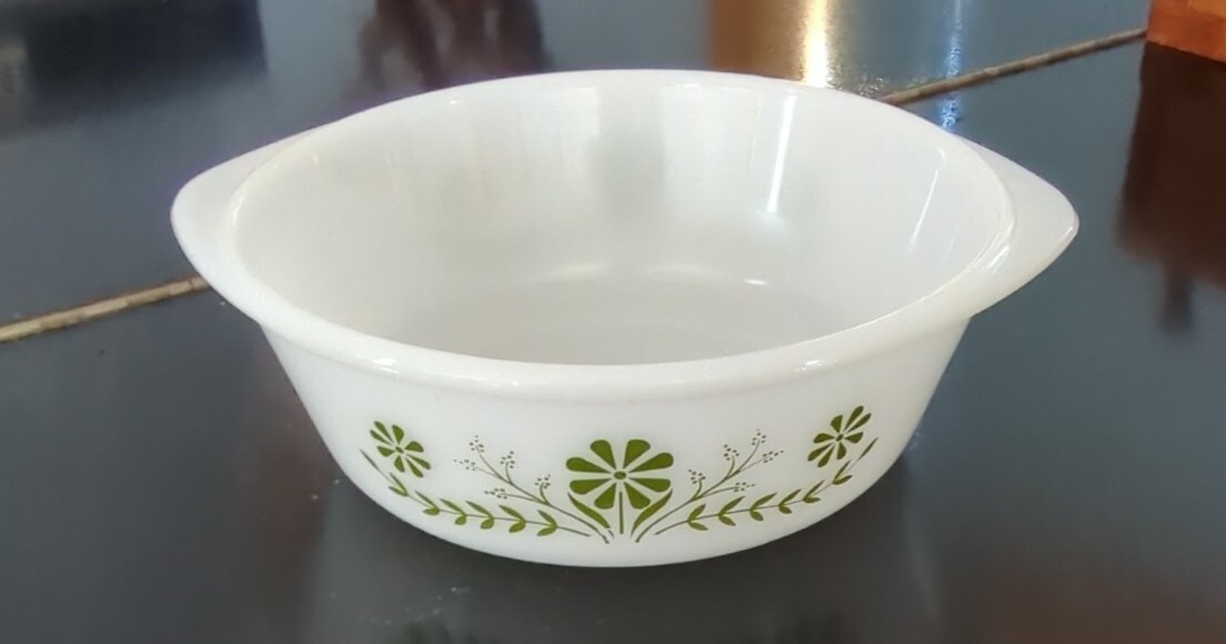 vintage GLASBAKE #J514 2-QUART ROUND CASSEROLE Green Primrose Dream 9″ diameter