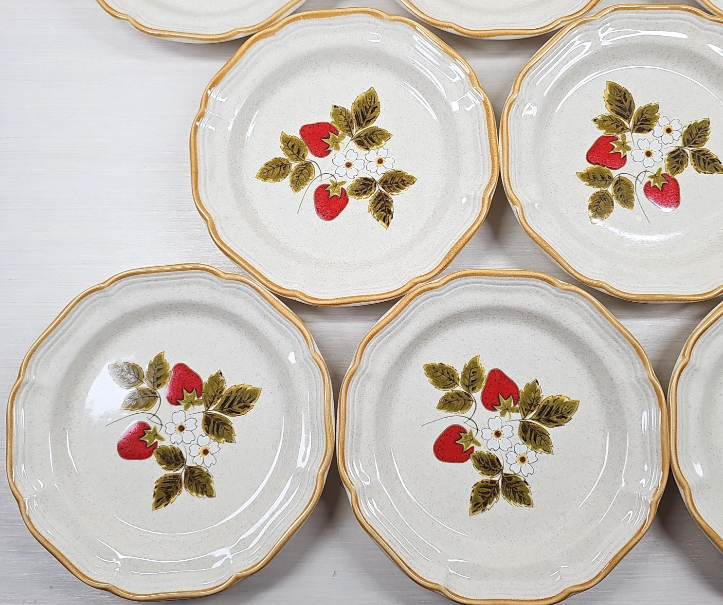 (8) Mikasa Strawberry Festival Salad Plates Set Vinage Fruit Scalloped Retro Lot