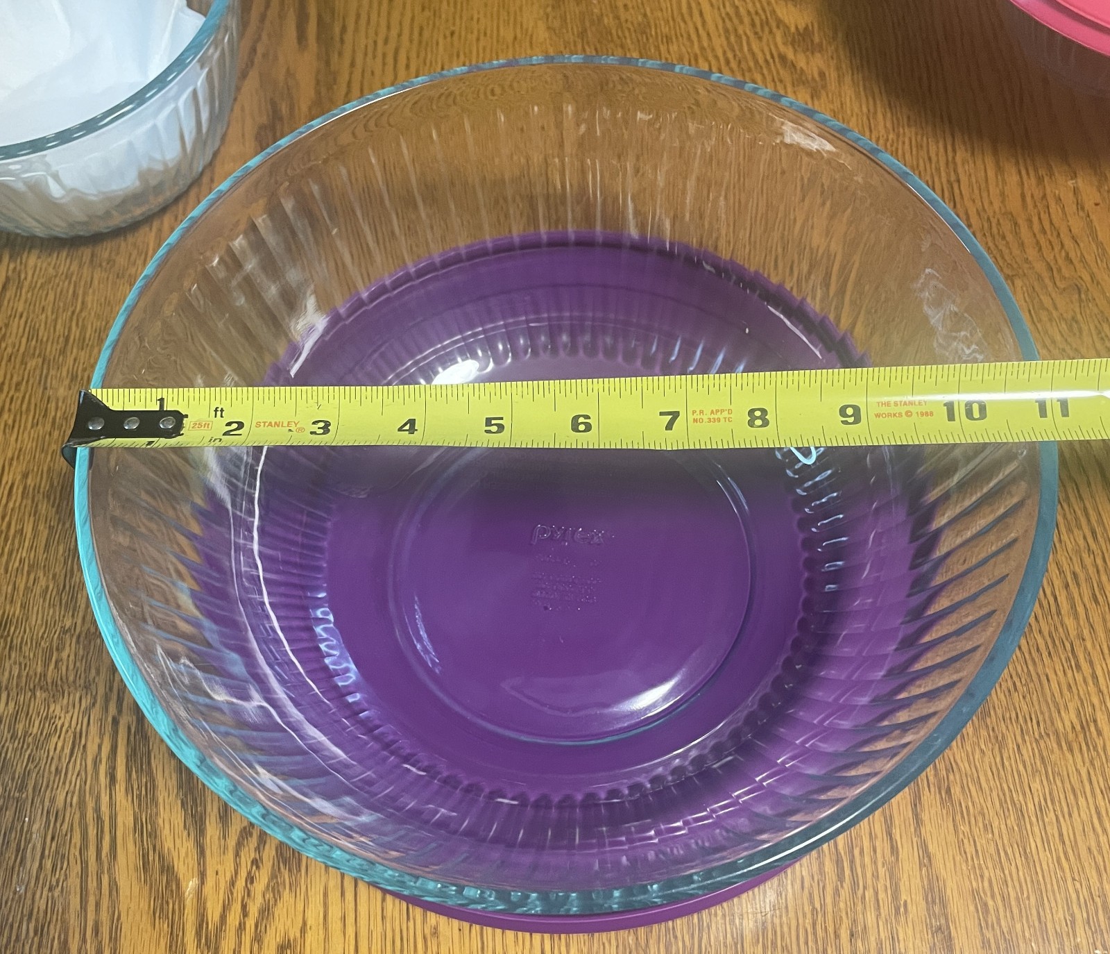 4 Piece Ribbed Pyrex Nesting Bowls w/Colored Snap-On Lids