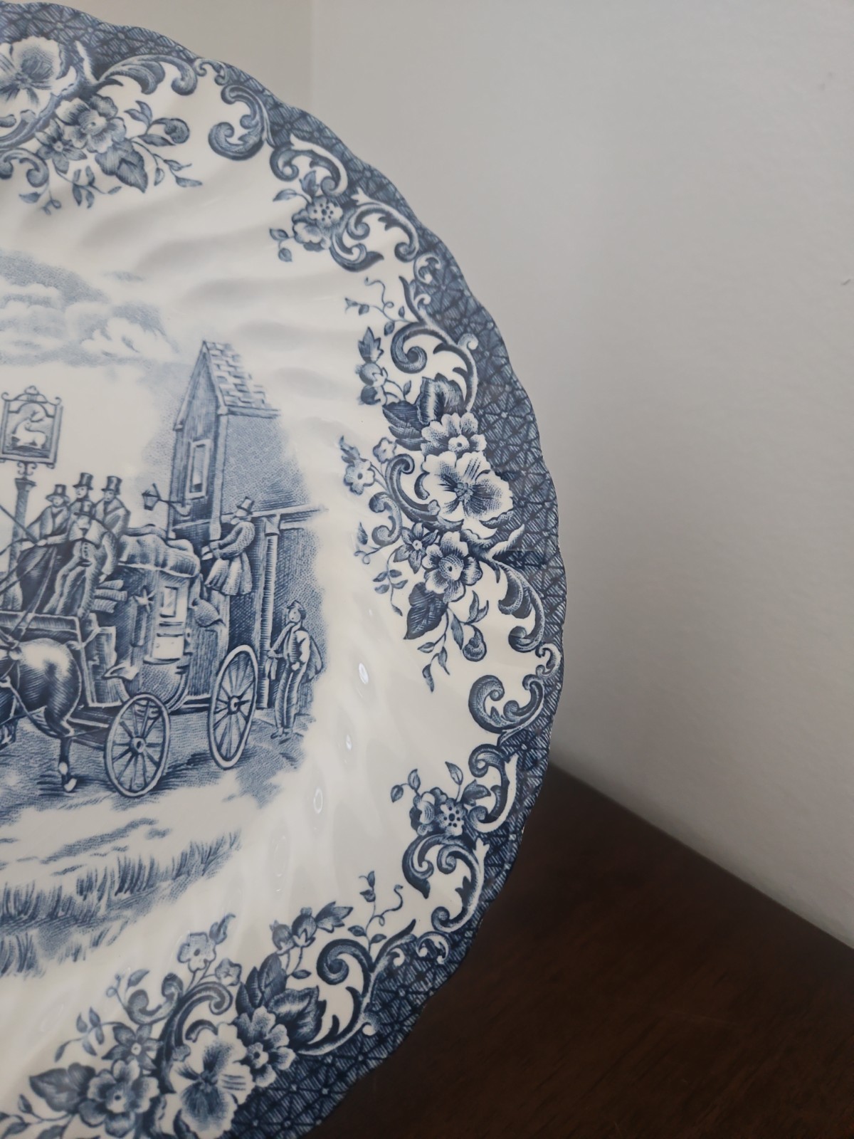 Johnson Brothers Blue White Coaching Scenes 10″ Dinner Plate – England Swirl