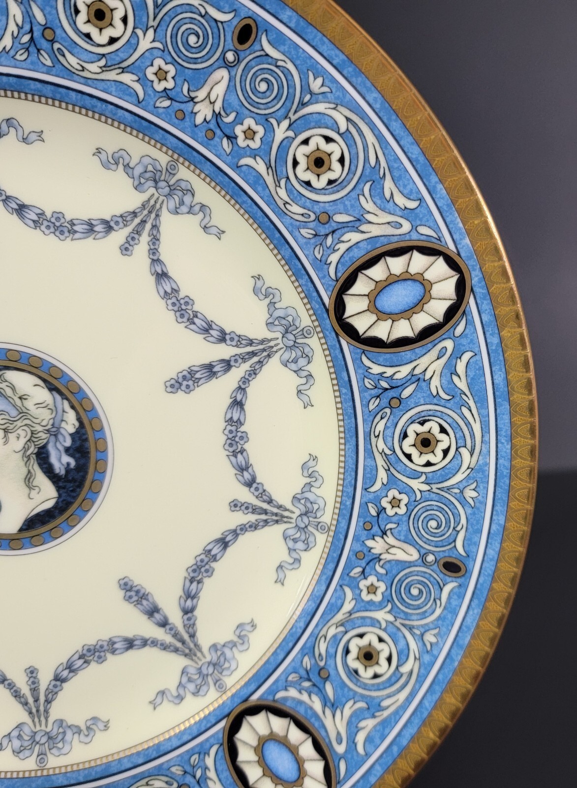 Wedgwood Madeleine 8 1/8″ Salad Plate with Center Medallion *Pristine Condition*