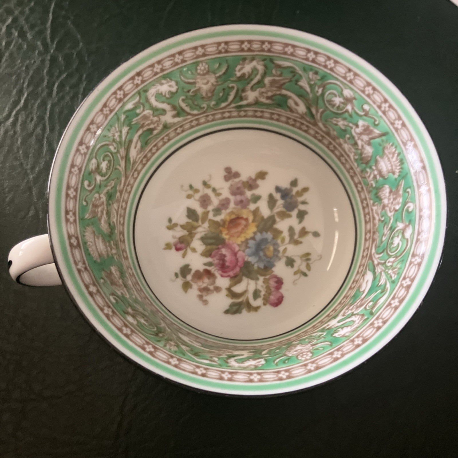 1 Wedgwood Florentine Green Teacup & Saucer Vintage Bone China England W12325