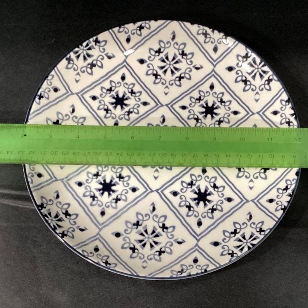 Orly Maison New York Dinner Plate, Blue & White Geometric Pattern Dinnerware