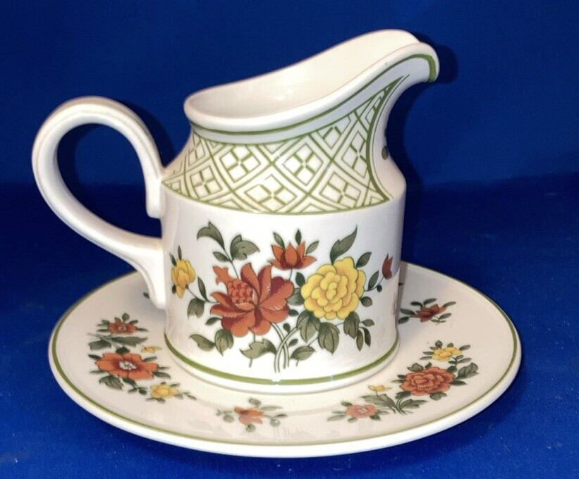 Villeroy And Boch Summerday Pattern Creamer And Saucer EUC