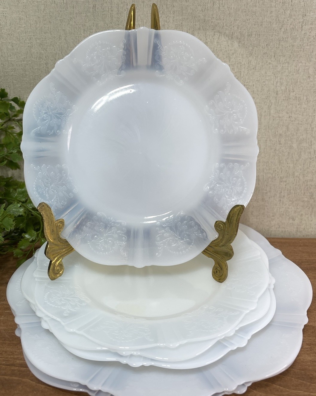 MacBeth Evans Plates 4 6 In 2 8 In White Opalescent American Sweetheart