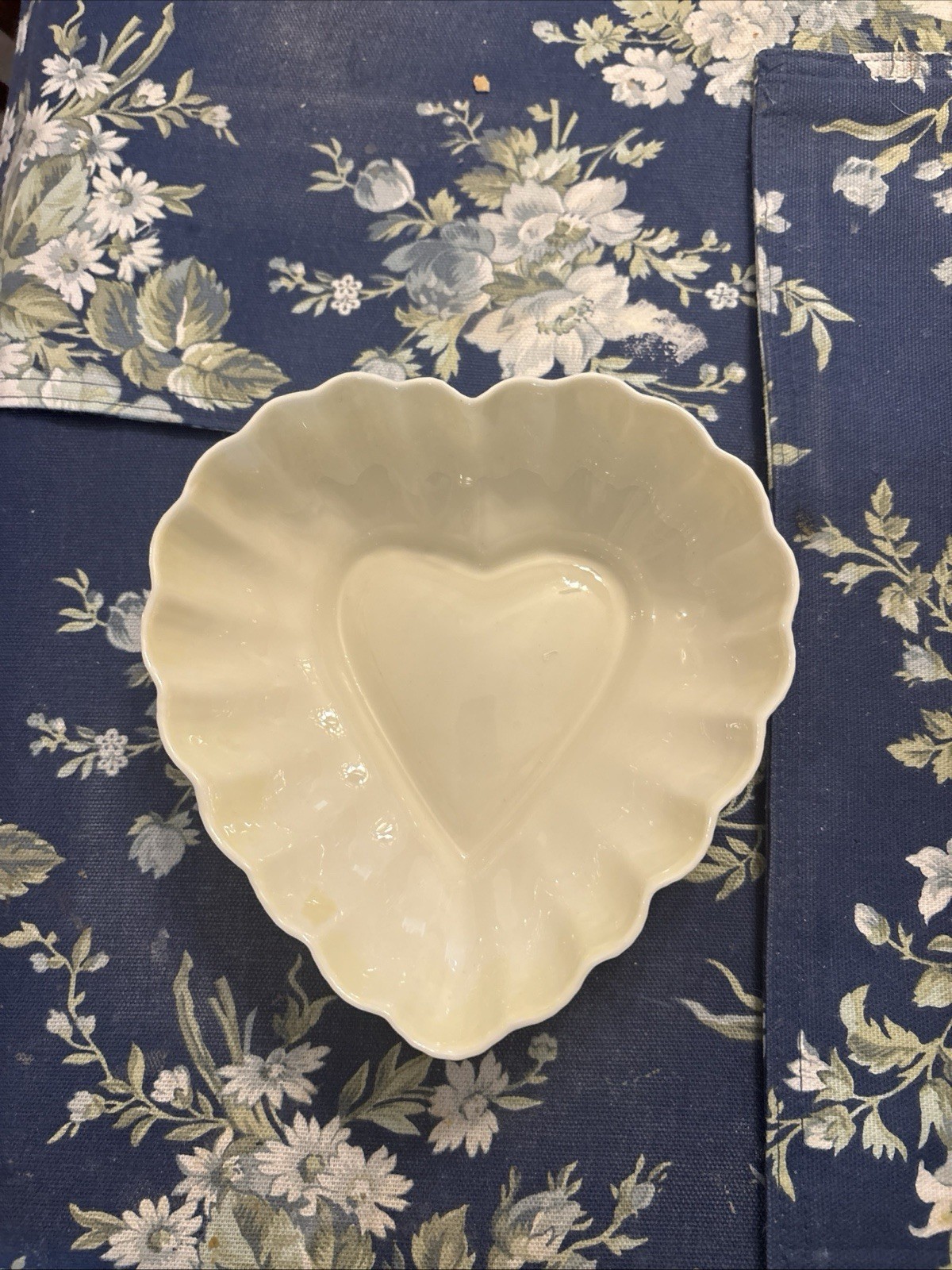 Belleek Ivory Scalloped Heart Shape Candy Dish Bowl