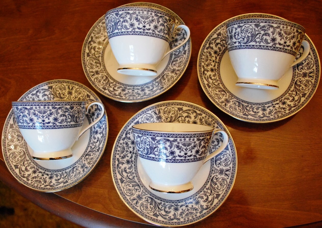 Set 4 MINTON Bone China INFANTA S744 Footed Cups & Saucers ENGLAND Blue & White