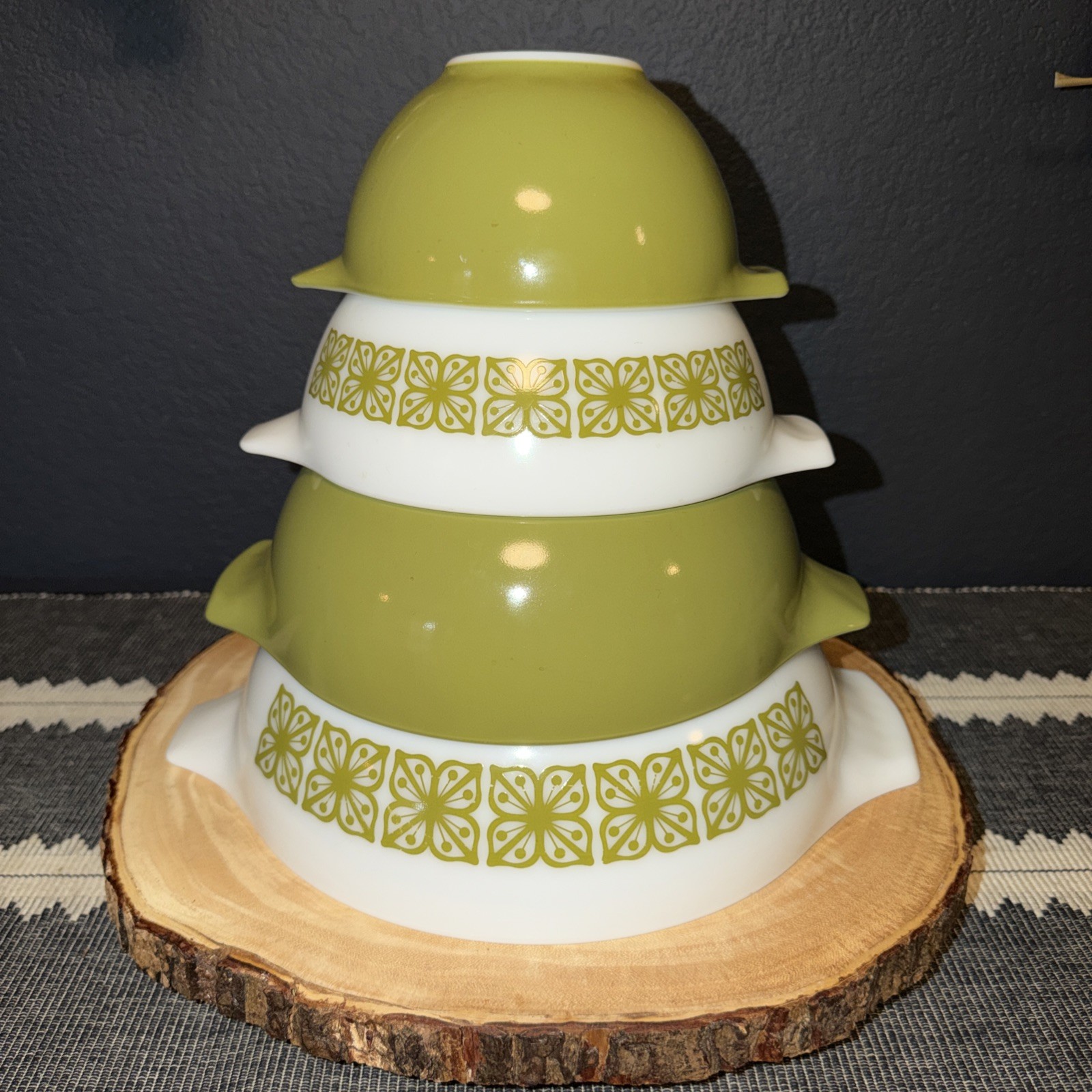 VTG Pyrex Green Square Flowers/Verde Cinderella Dbl Spout Nesting Bowls Set of 4