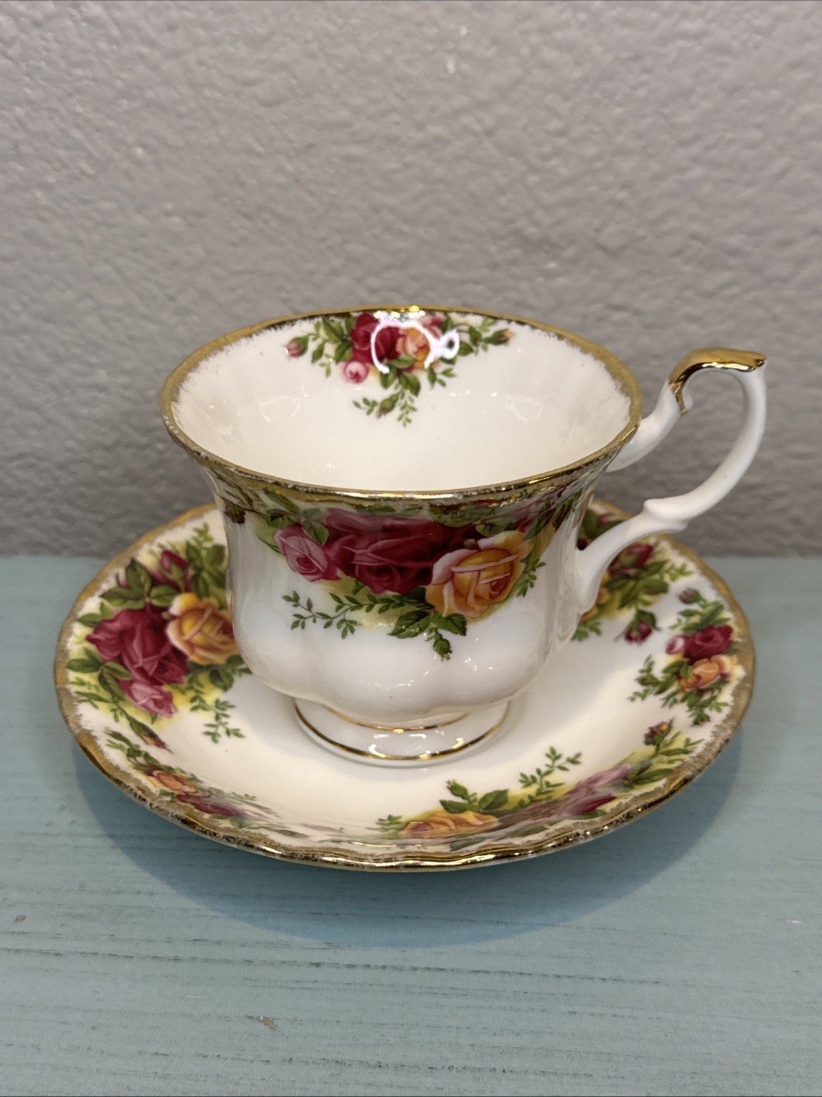 Vintage 1962 Royal Albert Old Country Roses Bone China Tea Cup & Saucer Set(s)