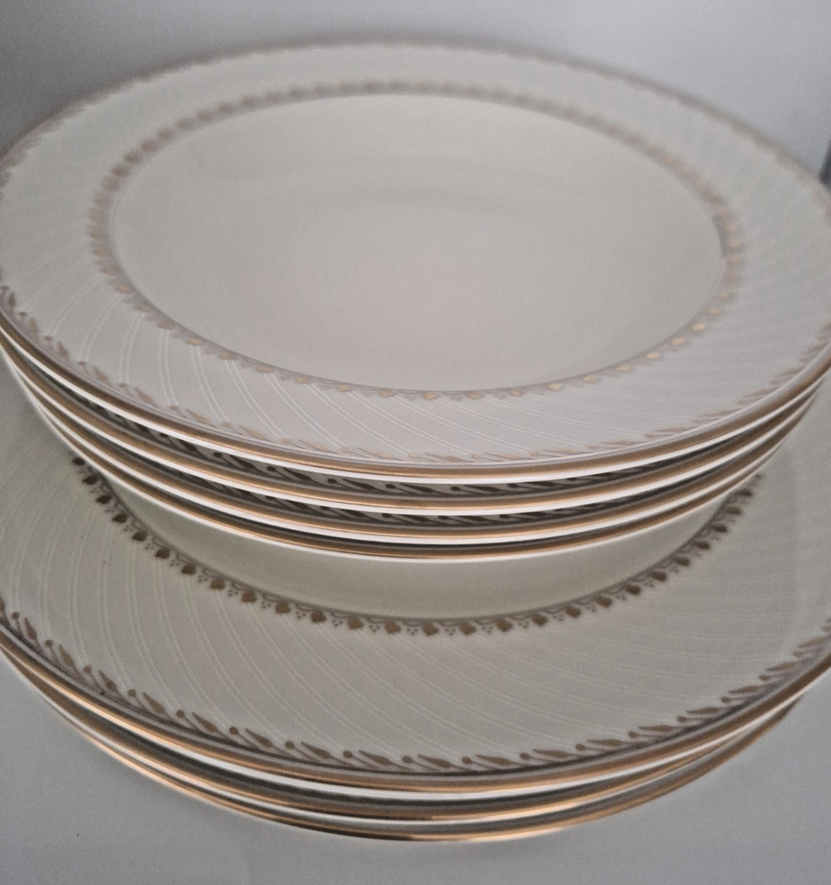 Mikasa Golden Crown L3416 Rim Soup Bowls Set of 4 New Tags 8.25″ Elegant Dining
