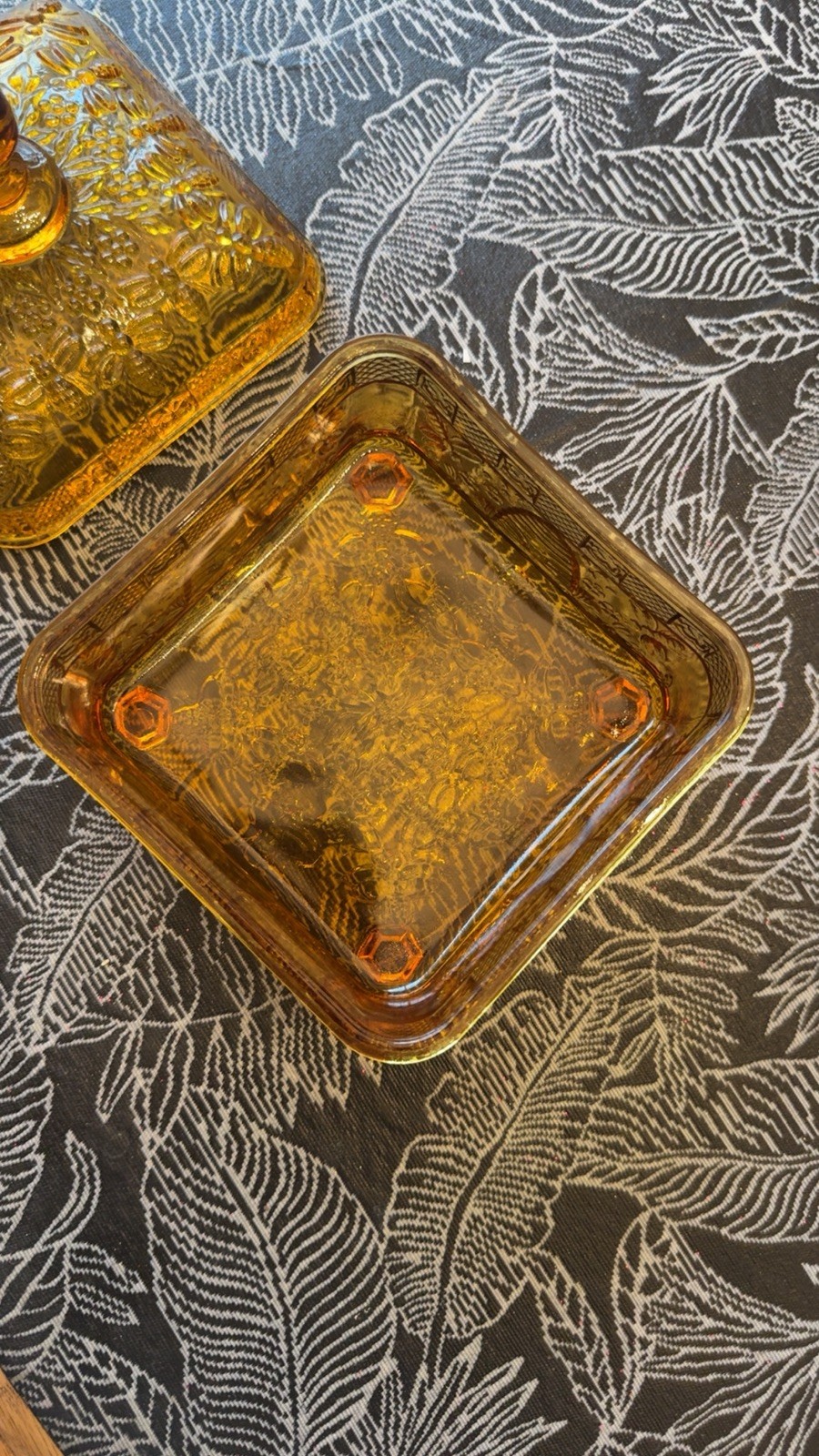 Vintage Tiara Indiana Glass Honey Bee Box Amber Square Dish With Lid
