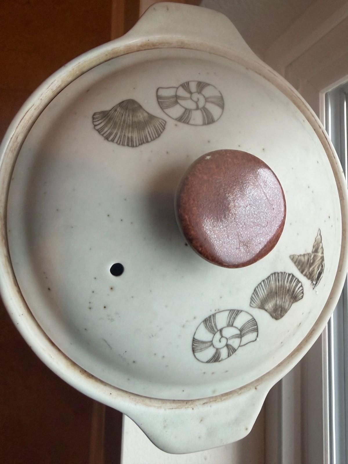 Otagiri Shell Stoneware Handled Crock Casserole With Lidded Knob