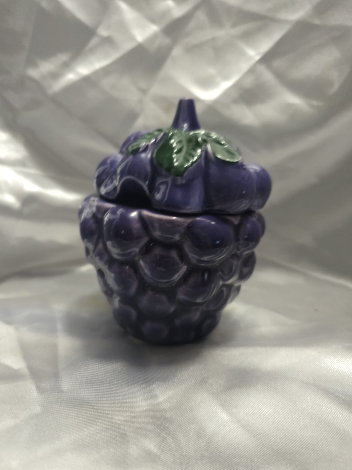 Vintage 5″ Purple Grape Cluster Ceramic Covered Dish Sugar Trinket Box…