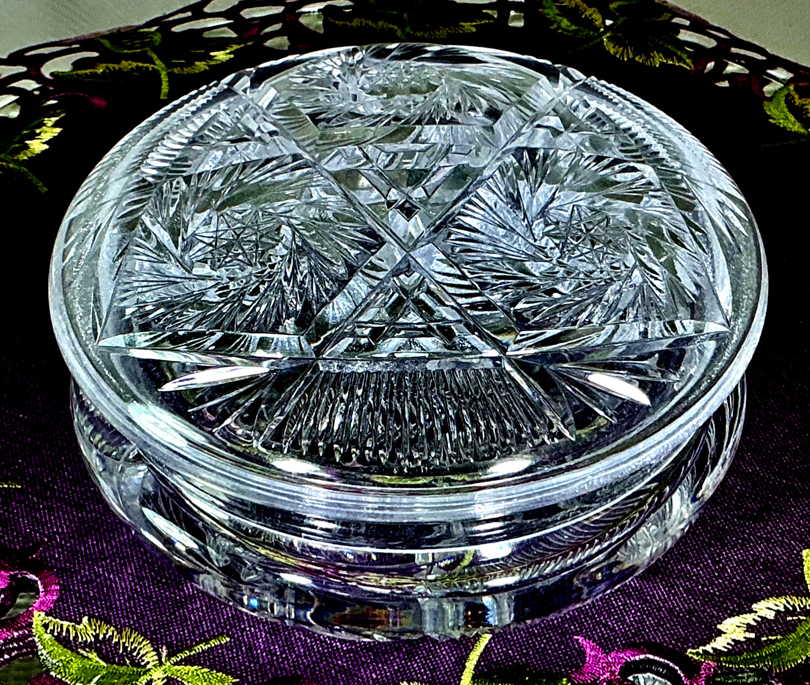 American Brilliant Cut Glass Crystal Large Covered Vanity Dresser Box & Lid.
