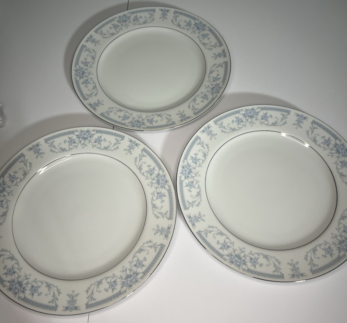 Vintage Sheffield Blue Whisper 3 Dinner Plates Fine China Japan 1985 Floral Plat