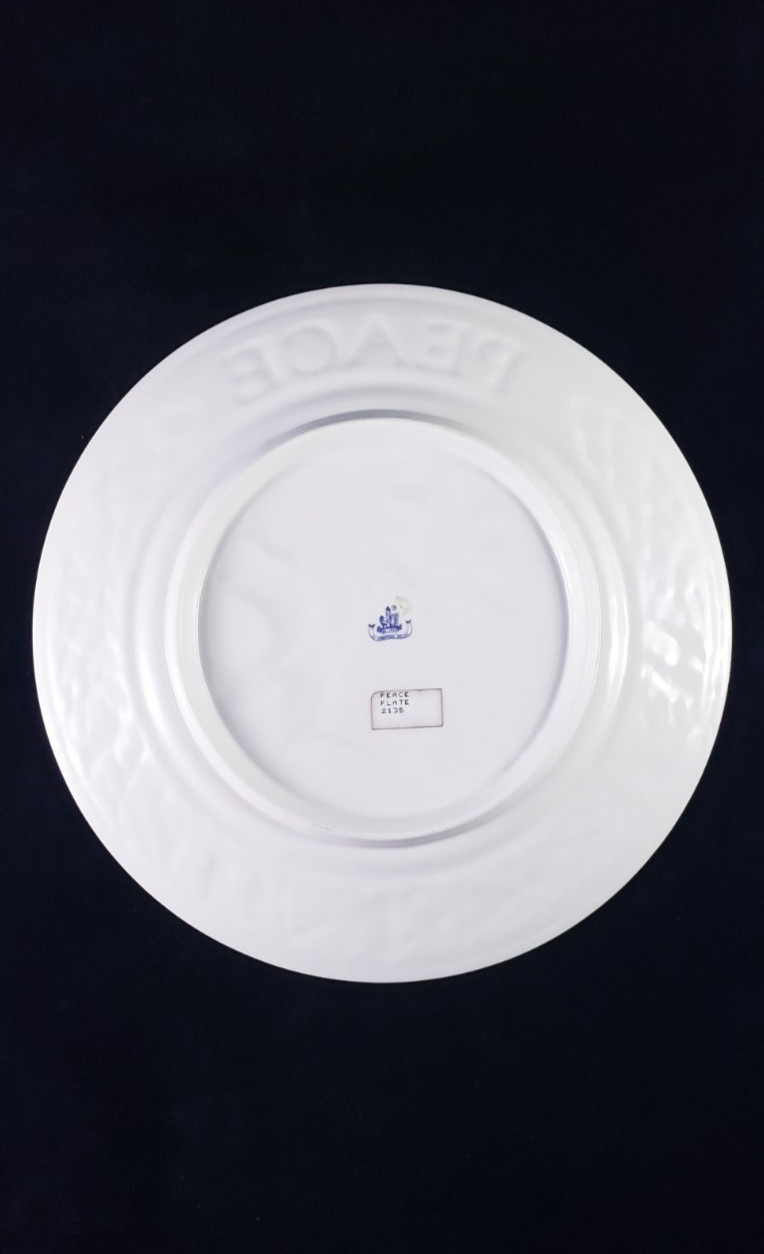 Belleek Ireland Fine China Peace Plate w/ Doves Shamrocks & Gold Trim