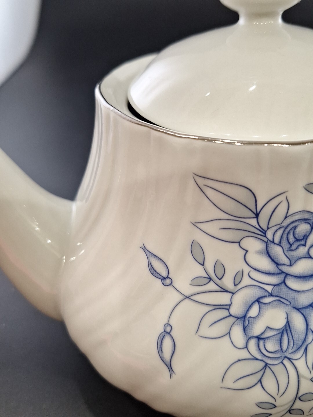 LYNNS Fine China White & Blue Roses Teapot Fluted Rim Platinum Trim Stylized 6″h