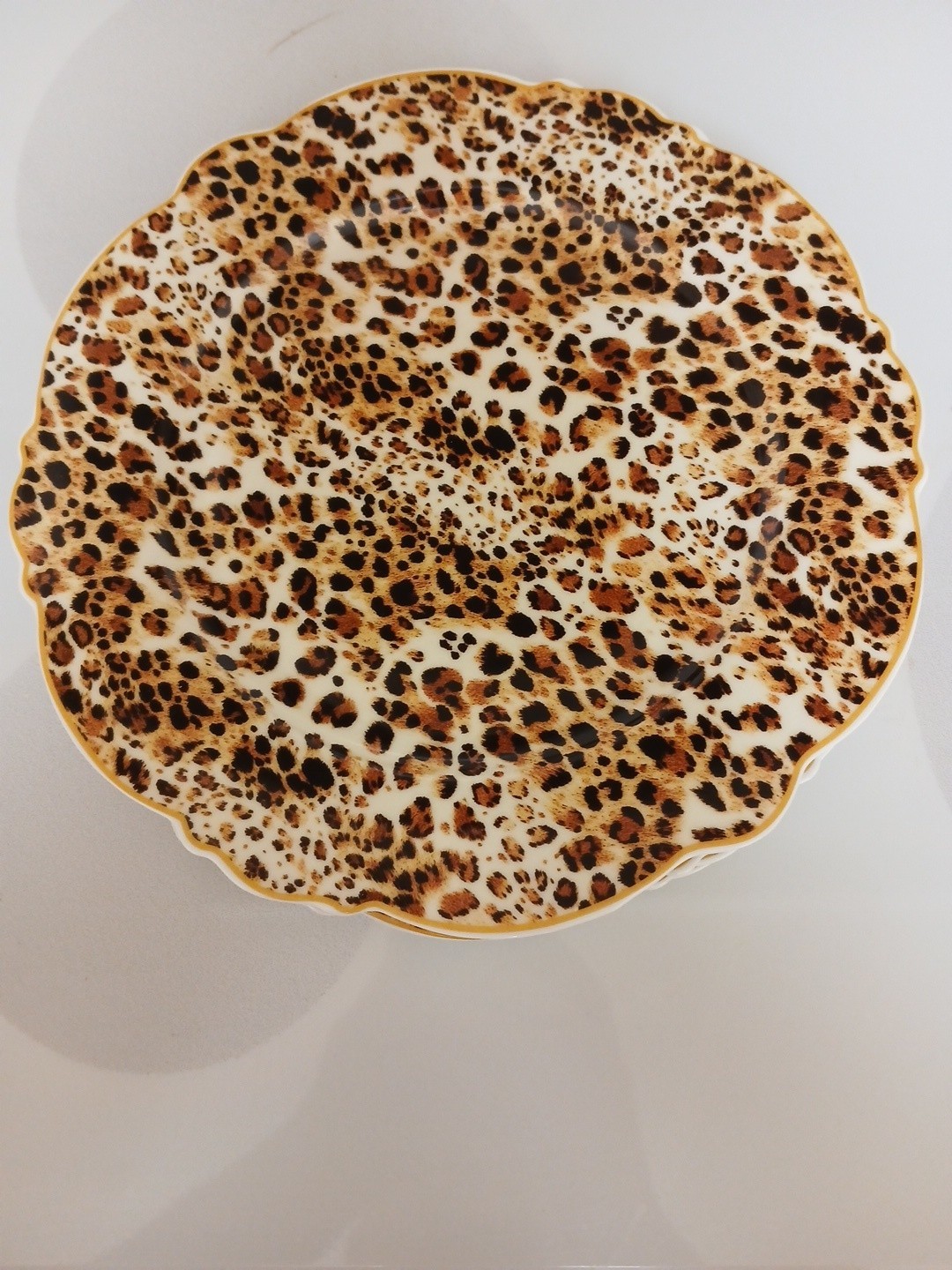 Set of 4 Camila 10 1/2″ Scalloped Edged Full Leopard Print Dinner Plates