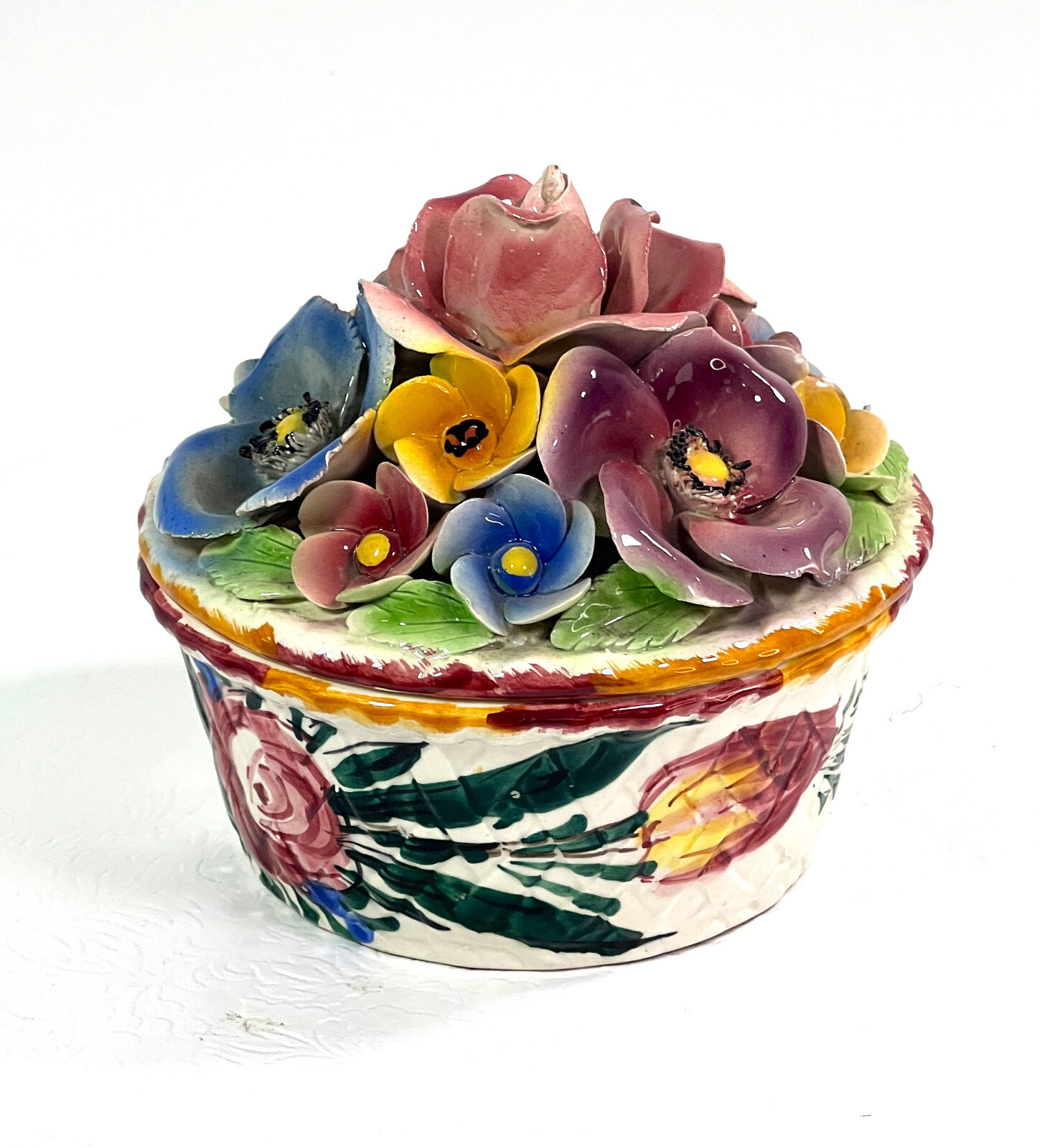 XM1018-Lidded Flower Bowl with Sculpted Lid Hand-painted Porcelain.