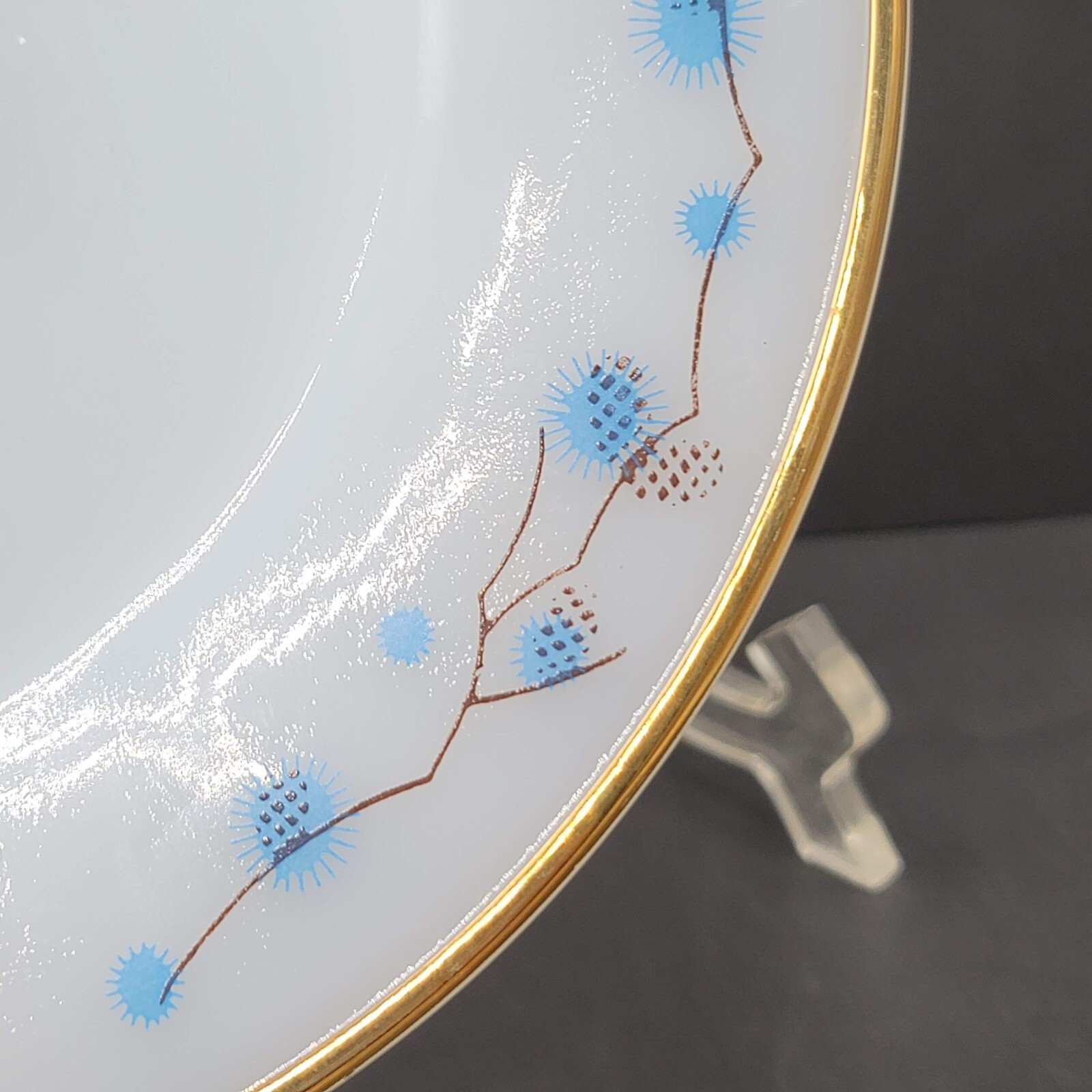 VTG Termocrisa Milk Glass Dinner Plate Blue Brown Pine Cone Gold Trim Single 9″
