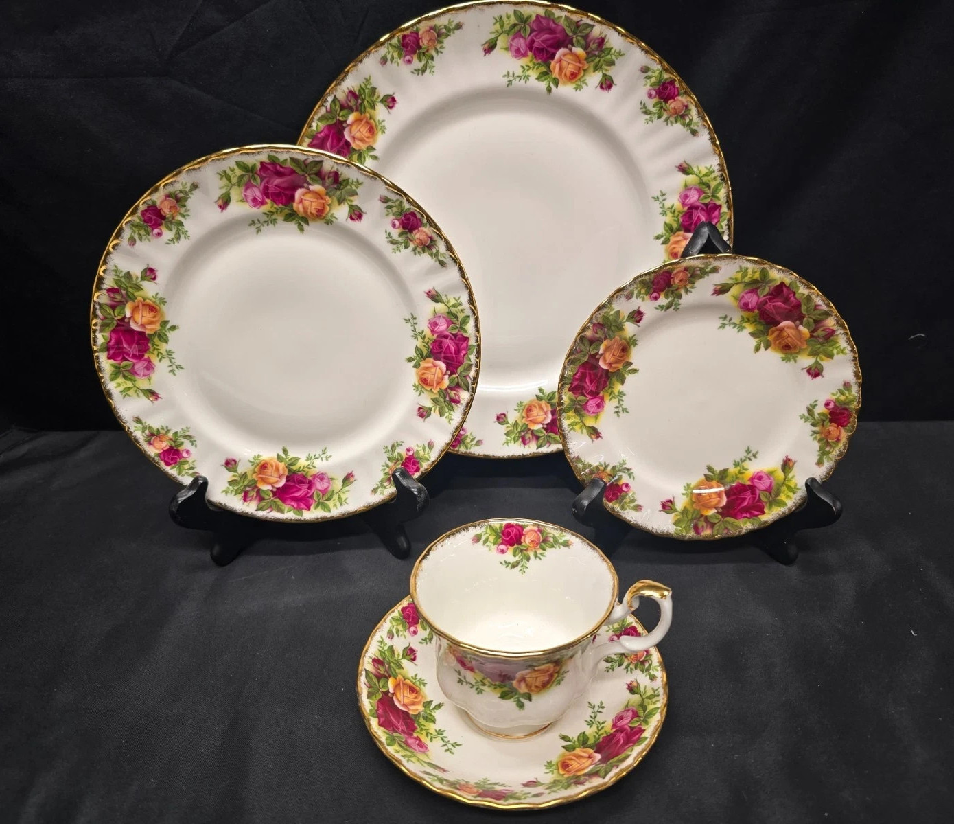 20 Pieces Royal Albert Old Country Roses 5 pc Place Setting – Service For 4