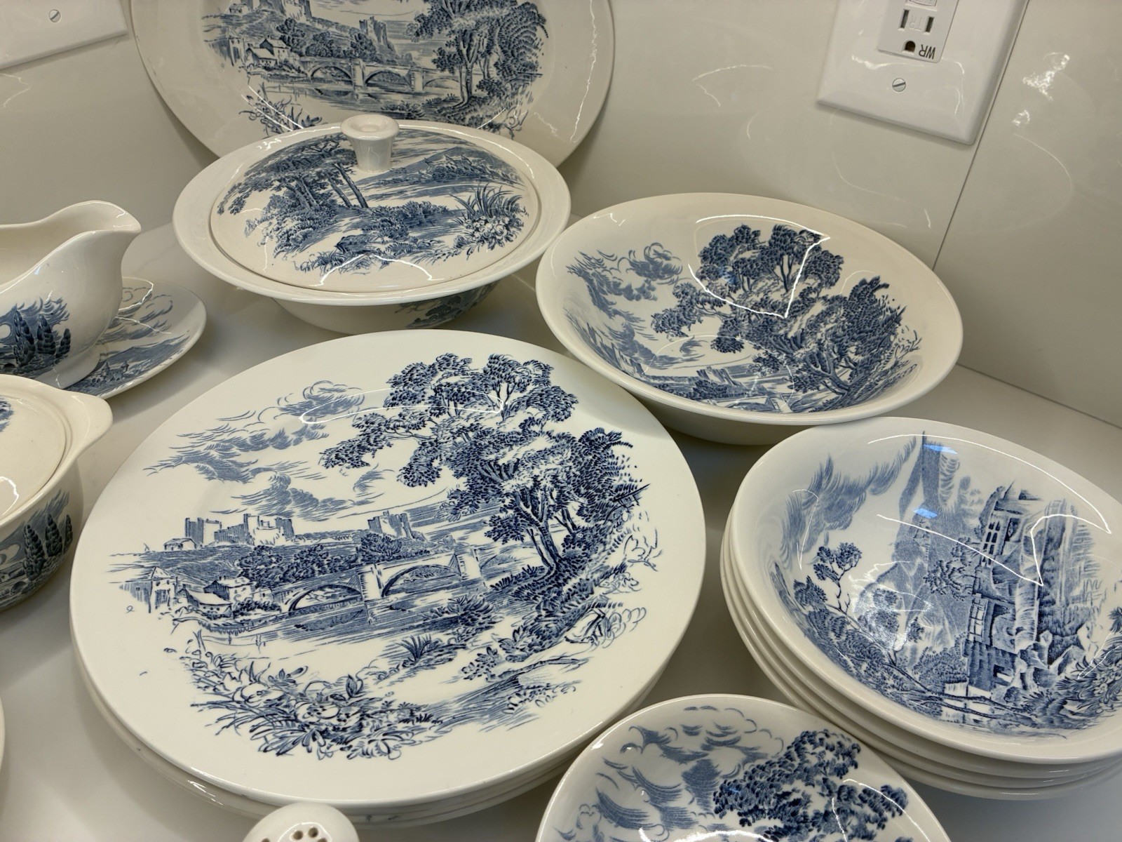 Perfect! ENOCH Wedgwood Countryside Blue Transferware 34 Pc Dinnerware Set for 4